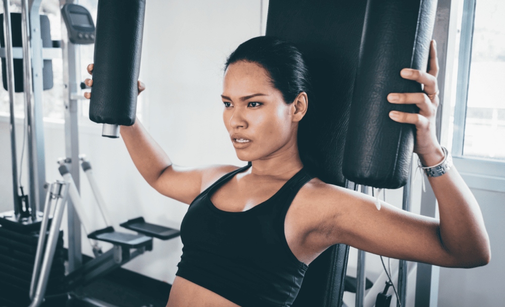 瘦手臂運動 10:胸前夾緊擴胸